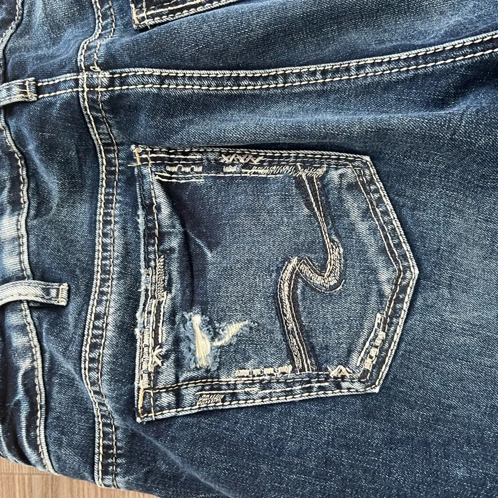Silver Jeans Women's Straight Leg Dark Blue Distressed Jeans